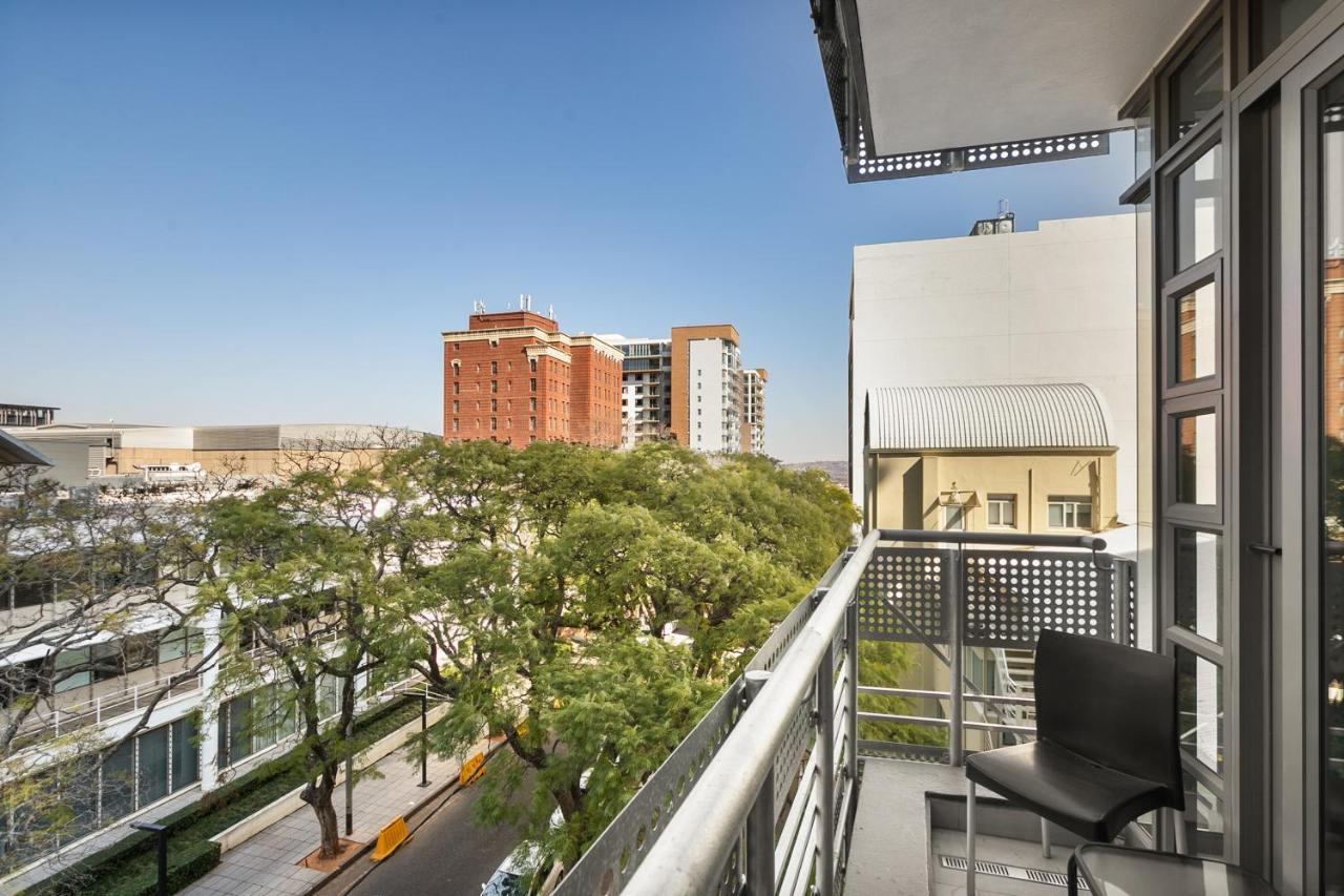 Easy Stay - The Median Rosebank Johannesburg Buitenkant foto