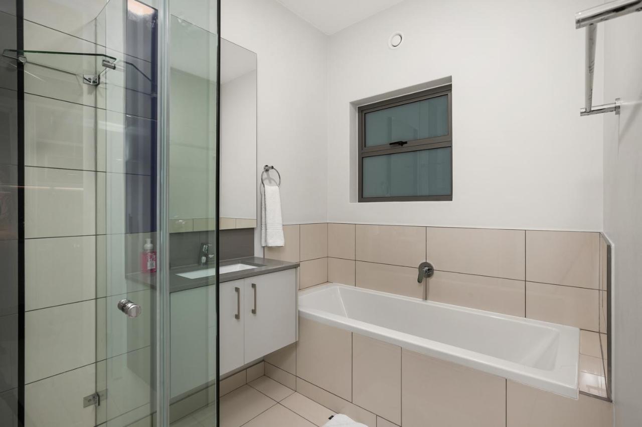 Easy Stay - The Median Rosebank Johannesburg Buitenkant foto