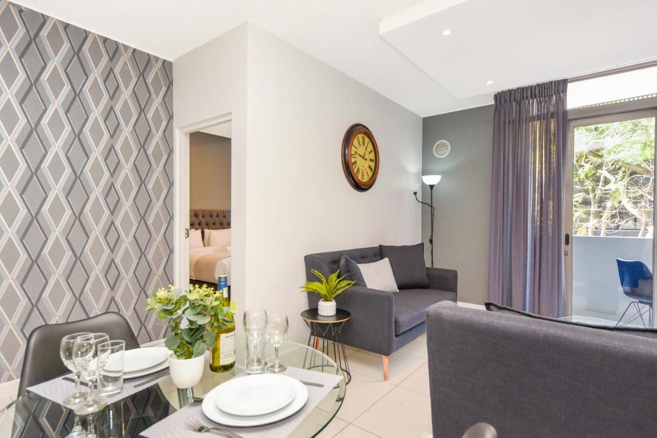 Easy Stay - The Median Rosebank Johannesburg Buitenkant foto